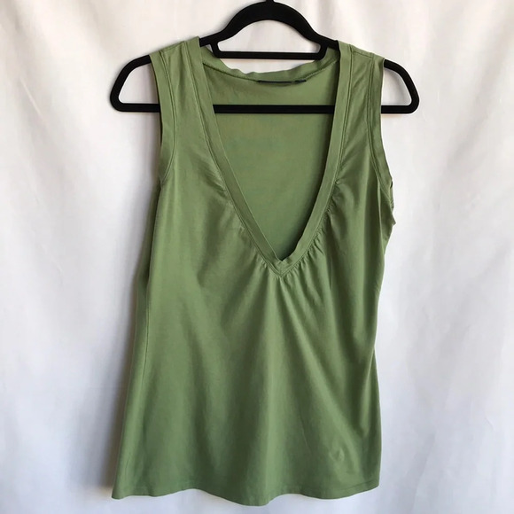 Preview Intnl. deep V-neck layering exercise top - Picture 1 of 7
